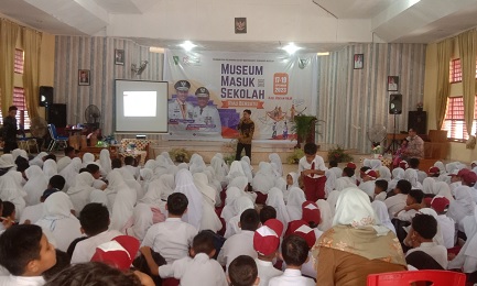 UPT Museum Sang Nila Utama dan Taman Budaya Riau kunjungi sekolah di Rohil (foto/int)