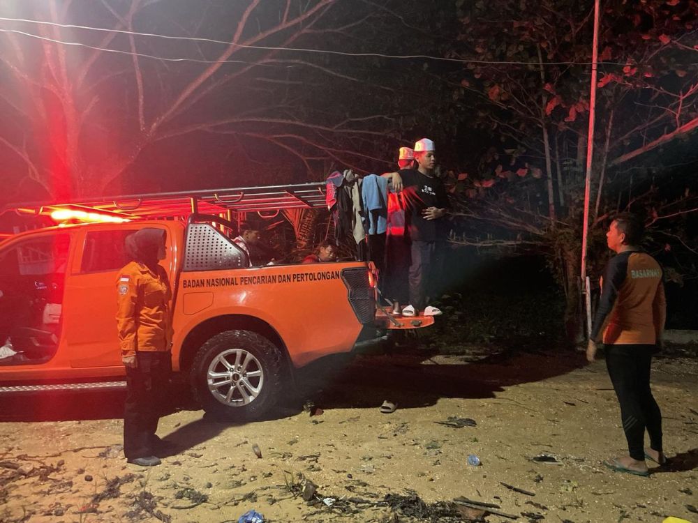 Basarnas evakuasi puluhan santri yang terjebak banjir di Kubang Raya (foto/int)