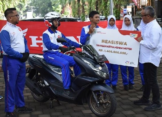 Yayasan AHM Berikan Beasiswa Pendidikan Senilai Rp1,4 Miliar, pada 23 November 2023. (Foto: Yayasan AHM)