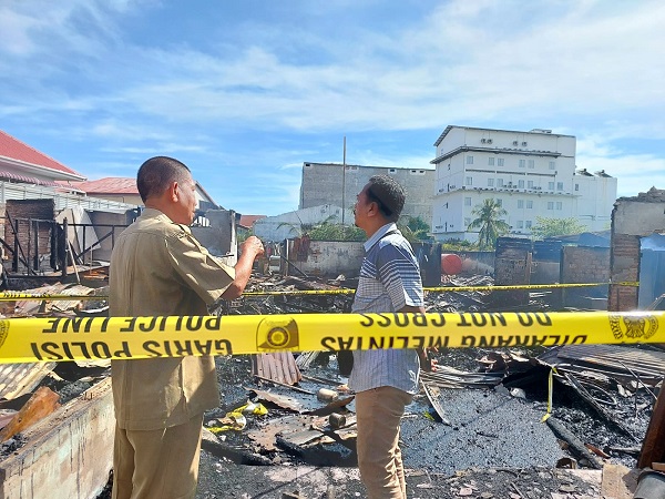 Kebakaran di Jalan Imam Bonjol Kota Dumai, Minggu (12/6/2022).