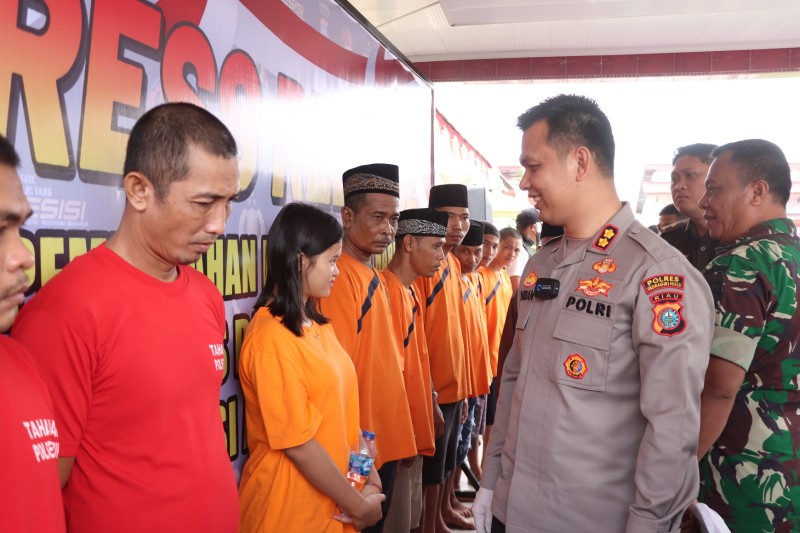 AKBP Fahrian Saleh Siregar, Kapolres Inhu saat konfrensi pers pengungkapan kasus selama Ops Antik 2024 (foto/Dasmun)