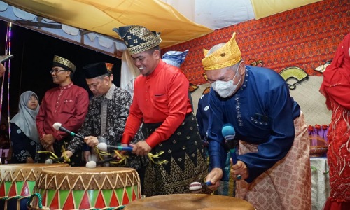 Bupati Pelalawan membuka kegiatan Pekan Seni Budaya 2022 yang ditaja PT RAPP.(foto: andi/halloriau.com)