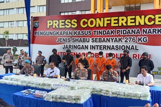Kapolda Riau, Irjen Pol M Iqbal pimpin konferensi pers pengungkapan peredaran sabu jaringan internasional (foto/Bayu)