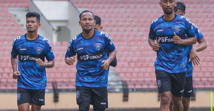 Pemain PSPS Riau latihan perdana di Stadion Utama (foto/int)