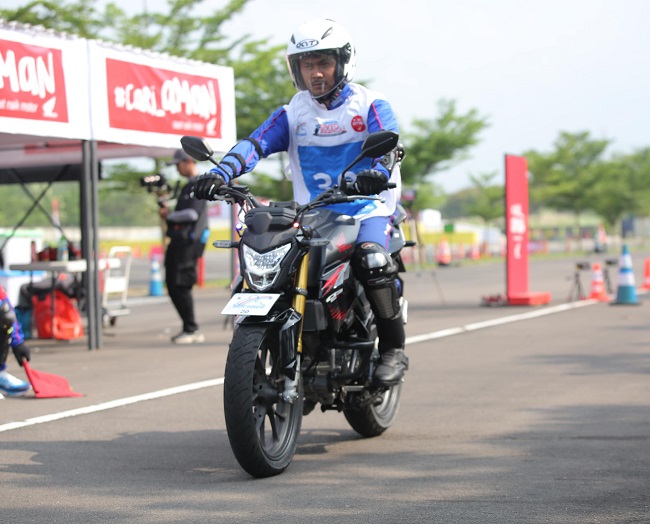 Komunikasi Efektif Saat Naik Motor, Kunci Utama Cari Aman Menurut Instruktur Honda Riau