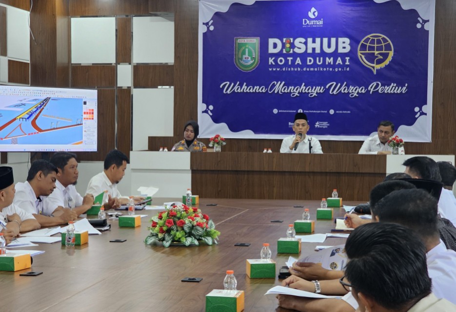 Walikota Dumai, Paisal didampingi Kadishub, Said Effendi dan Kasatlantas Polres Dumai AKP Elva Zilla rapat CFD dan CFN (foto/bambang)