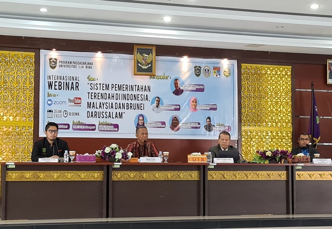 Suasana Webinar International yang melibatkan tiga negara dan dibuka Rektor UIR Prof Dr Syafrinaldi, SH, MCL di Gedung PPs Kamis (25/06 2020).