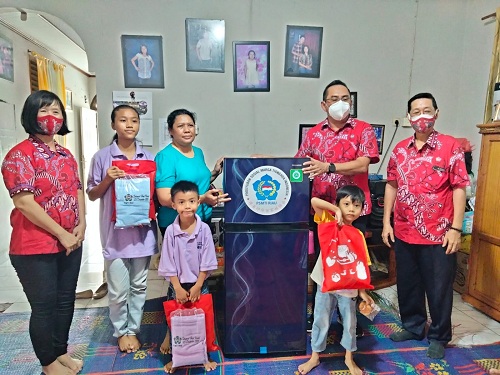 PSMTI Riau melaksanakan bakti sosial di tiga panti asuhan di Pekanbaru. 