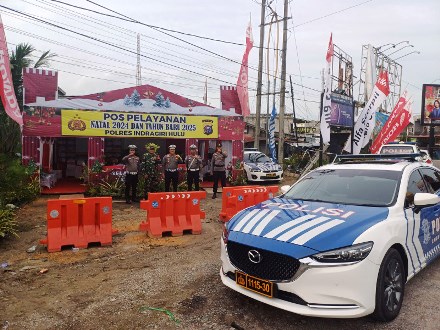 Kasat Lantas Polres Inhu saat meninjau pos Nataru 2024/2025.(foto: andri/halloriau.com)