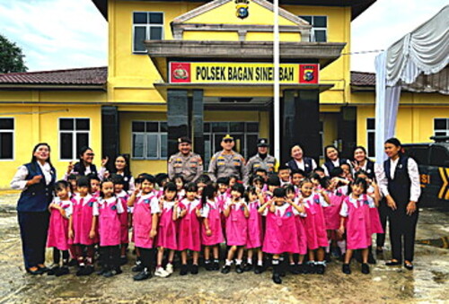 Polsek Bagan Sinembah menerima kunjungan dari Yayasan TK Ananda. (Foto: Afrizal)