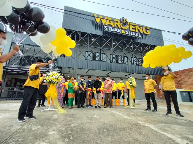 Waroeng Steak & Shake kembali membuka outlet baru di Kota Pekanbaru. 