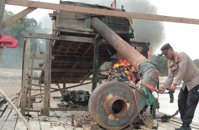 Polda Riau sapu bersih 255 dompeng PETI  (foto/rripku)