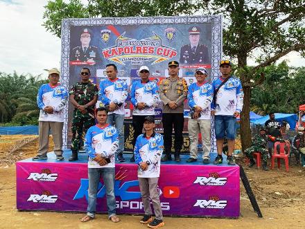 Kejuaraan motorcross sebagai upaya cooling system Polsek Simpang Kanan.(foto: afrizal/halloriau.com)