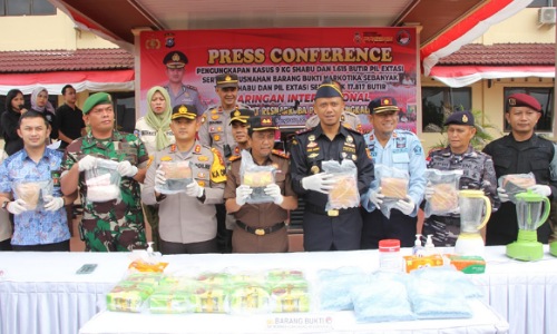 Kegiatan ekspos pengungkapan kasus kurir narkoba 9 Kg sabu di Mapolres Bengkalis.(foto: zulkarnaen/halloriau.com)