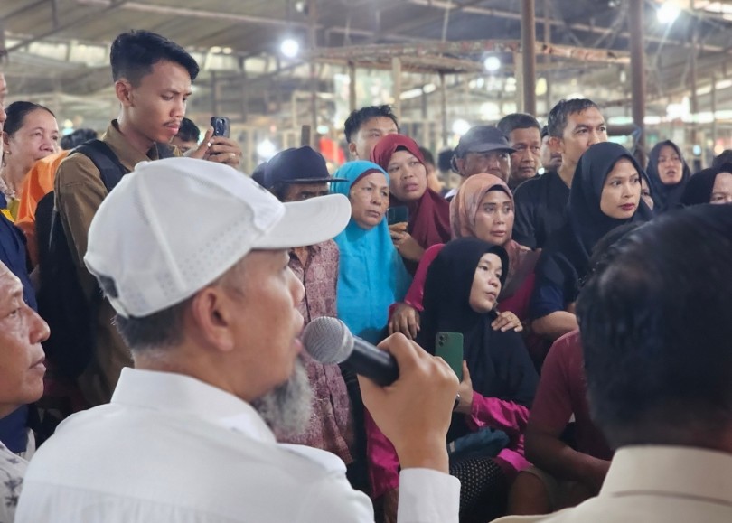 Walikota Dumai, Paisal audiensi dengan pedagang pasar di Pasar BSM (foto/bambang)