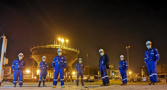 Di tengah situasi pandemi, para pekerja PT. Chevron Pacific Indonesia (PT CPI) tetap bekerja untuk memenuhi kebutuhan energi dan menopang pendapatan negara dari sektor hulu migas. Tampak para pekerja PT CPI di Lapangan Duri, Riau.