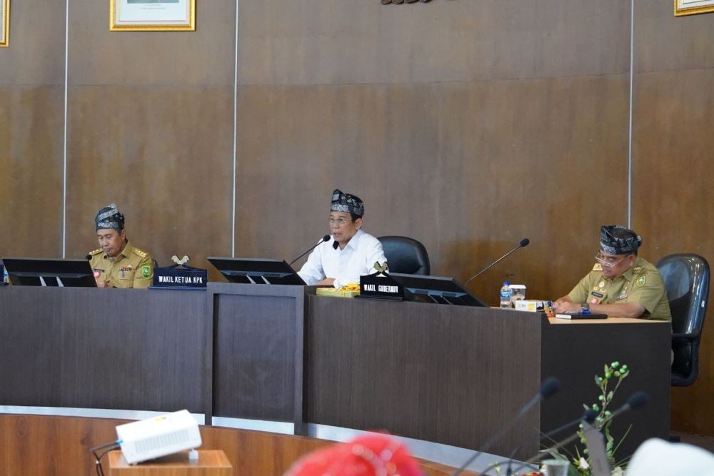 Wakil Ketua KPK saat rapat bersama Pemprov Riau.(foto: mcr)