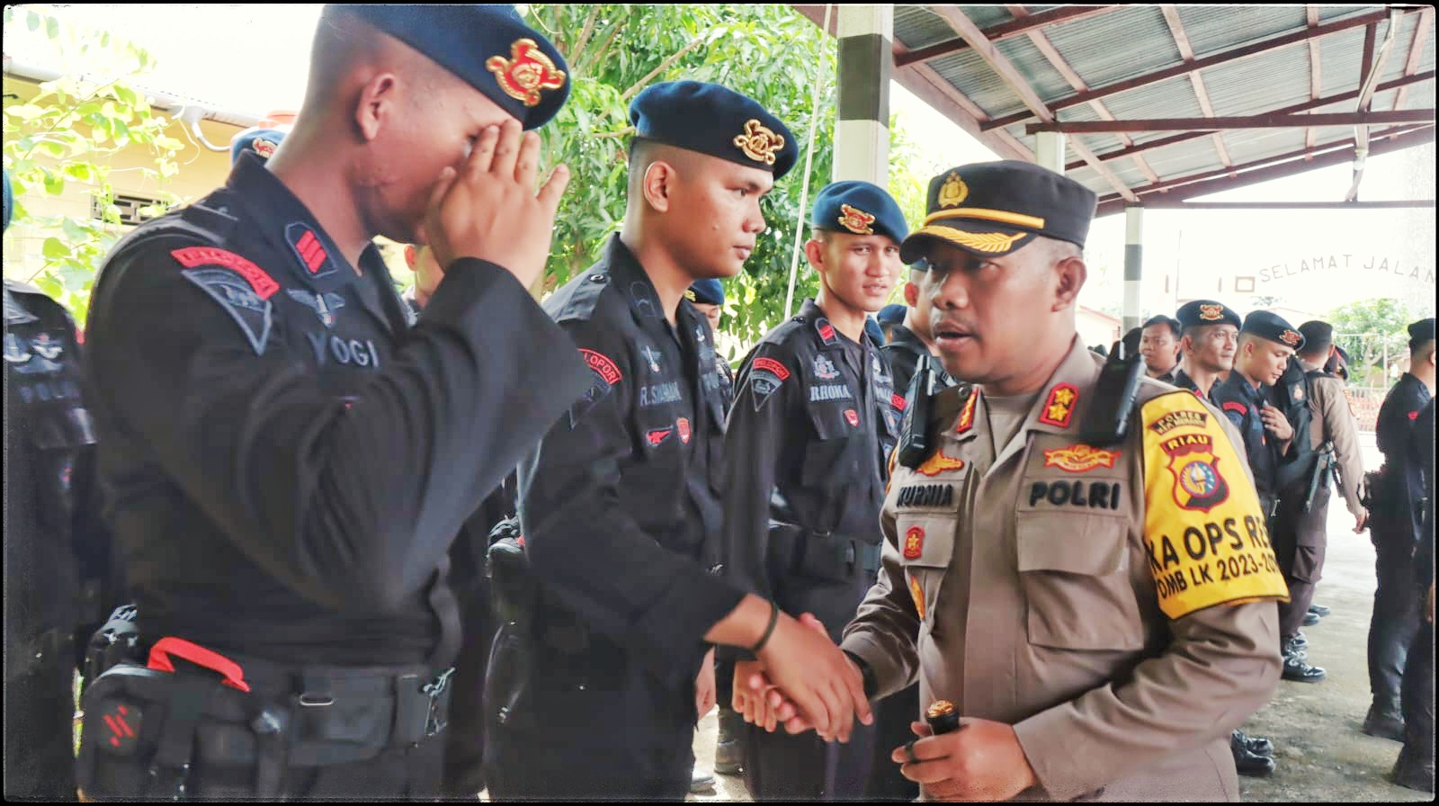 Kapolres Kepulauan Meranti, AKBP Kurnia Setyawan saat gelar pasukan pengamanan PSU
