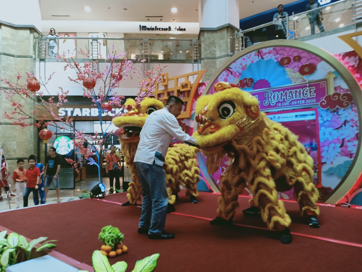 Atraksi Barongsai membuka kegiatan lomba Bahasa Mandarin.