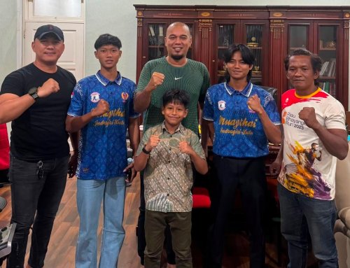 Bupati Inhu, Ade Agus suntik semangat tiga atlet Muaythai yang wakili Riau di Kejurnas 2026 (foto/ist)