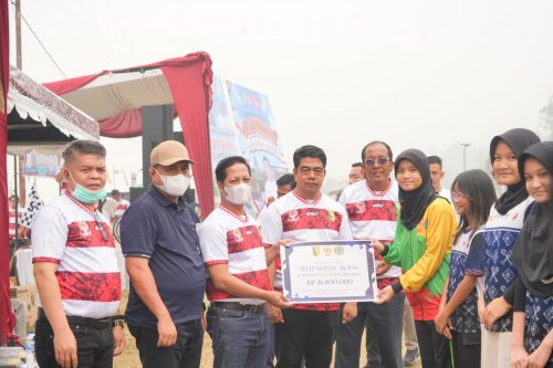 Plt Bupati Muklisin membuka pacu jalur mini di Danau Kebun Nopi, Kuansing (foto/ultra)