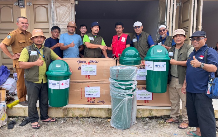 Bantuan Tong Sampah utk Rumah Ibadah dan Sekolah, diserahkan melalui Posko PMI di Kecamatan Sungai Puar, Agam.(foto: istimewa)