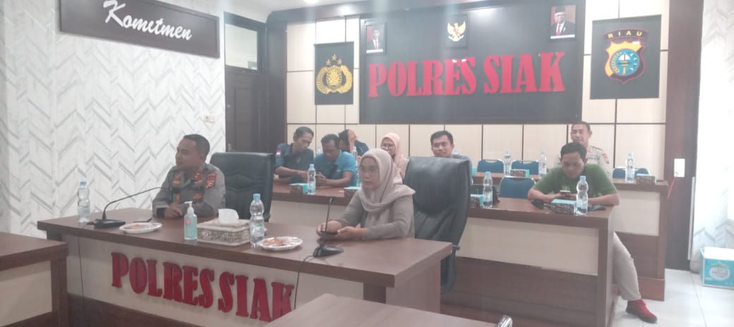 Kegiatan Vicon Polres Siak bersama Wartawan Siak dan Mabes Polri.(foto: diana/halloriau.com)