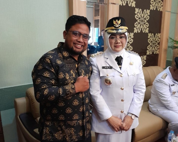 Ketua HIPMI Siak, Tommy Wilham bersama Bupati Siak terpilih, Afni Z (foto/ist)