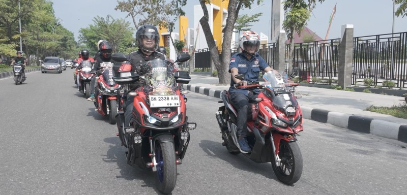 Bikers ADV dan CDN Riau Gelar Aksi Sosial dan Jelajahi Pekanbaru