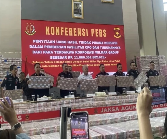 Kejagung menyita uang sebesar Rp11,8 triliun lebih dalam kasus dugaan korupsi pemberian fasilitas CPO dan turunannya dari Korporasi Wilmar Group.