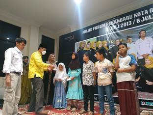 Forum Pekanbaru Kota Bertuah menggelar acara sunatan massal dan santunan anak yatim dalam rangka Milad ke-9 (foto/ist)