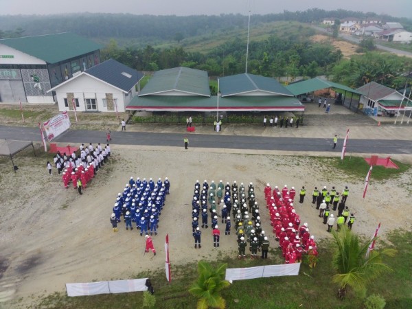 EMP Bentu Limited bersama mitra kerja upacara HUT ke-79 RI di Base Camp Lubuk Ogong, Pelalawan (foto/Andy)