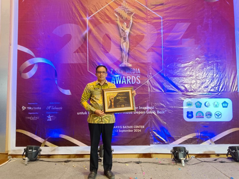 Abd Rahim, SPd raih penghargaan kategori Gold Award Best Smart Islamic School in Creating Superior Human Resources Of The Year 2024 (foto/ist)