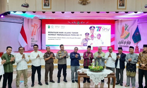 Asisten I Setdaprov Riau, Masrul Kasmy saat peringatan HUT ke-77 SPS di Gedung Daerah Riau.(foto: mcr)
