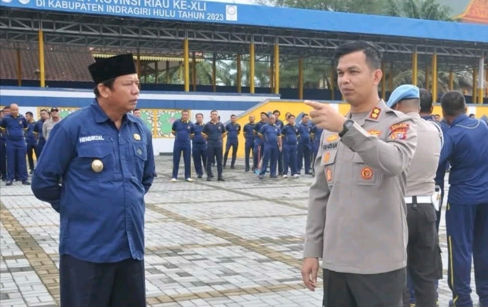 Wakil Bupati Indragiri Hulu Hendrizal didampingi Kapolres meninjau Danau Raja (foto/andri)