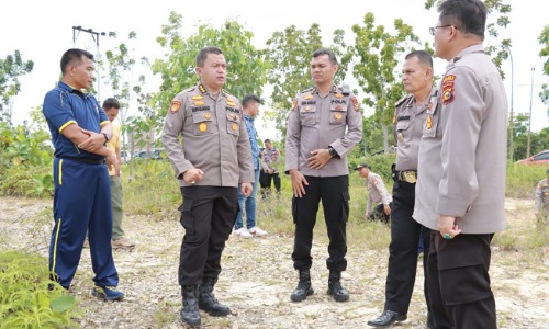 Tim Ro Rena Polda Riau meninjau lokasi pembangunan Mapolres Pelalawan.(foto: andi/halloriau.com)