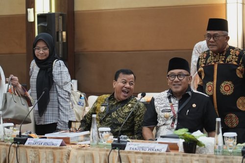 Bupati Kuansing, Suhardiman Amby saat hadiri kegiatan RUPS BRK Syariah di Pekanbaru.(foto: ultra/halloriau.com)