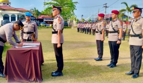 Kapolres Pelalawan, AKBP John pimpin Sertijab Kasat Resnarkoba dan Kapolsek Kerumutan (foto/klikmx)