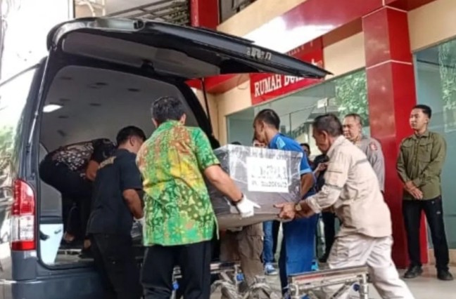 Jenazah Zukhi korban kebakaran Glodog Plaza dibawa keluarga ke Pekanbaru