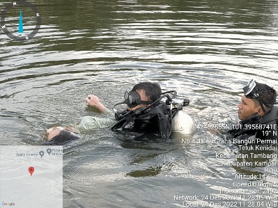 Tim Basarnas berhasil evakuasi jasad remaja tenggelam di Danau Kubang Raya (foto/ist)