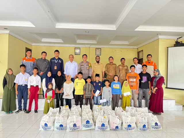 EMP Bentu Limited bekerja sama dengan Yayasan Bakrie Amanah dan BDI Pekanbaru menyerahkan bantuan (foto/ist)