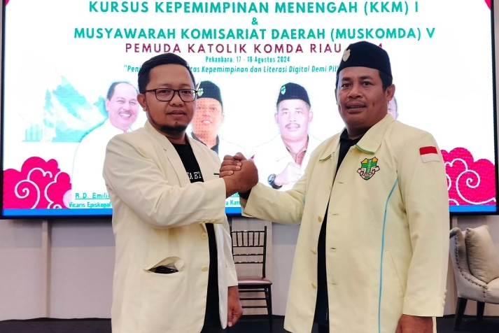 Dian Barnawan (kiri) terpilih Aklamasi sebagai Ketua Pemuda Katolik Komda Riau (foto/ist)