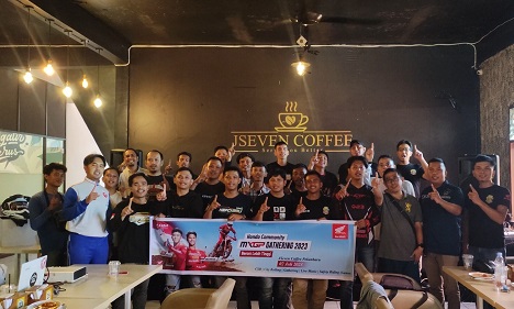 Komunitas CRF Riau sambangi Panti Asuhan Nobar MXGP di Pekanbaru (foto/ist)