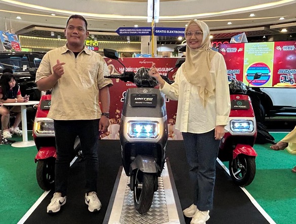 Konsumen Agung Toyota Sutomo Pekanbaru Borong 3 Motor Listrik United