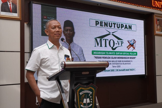 Rektor Universitas Islam Riau Prof Dr H Syafrinaldi, SH, MCL