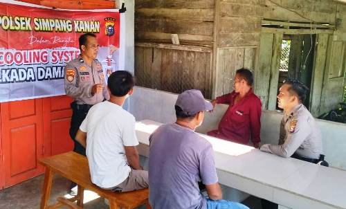 Kegiatan cooling system Sabhara Polsek Simpang Kanan di Kelurahan Simpang Kanan.(foto: afrizal/halloriau.com)