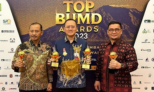 BRK Syariah Borong 4 Penghargaan Top BUMD Awards 2023