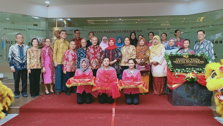 Foto bersama usai peresmian Gedung PAUD Metta Maitreya