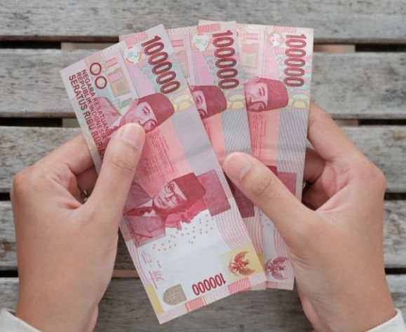 ilustrasi uang Rp 300.000.