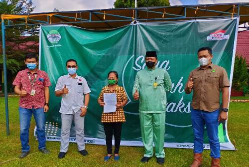 Foto bersama Camat Koto Gasib bersama Administratur HUBBAL K Sembiring usai vaksinasi di Koto Gasib.